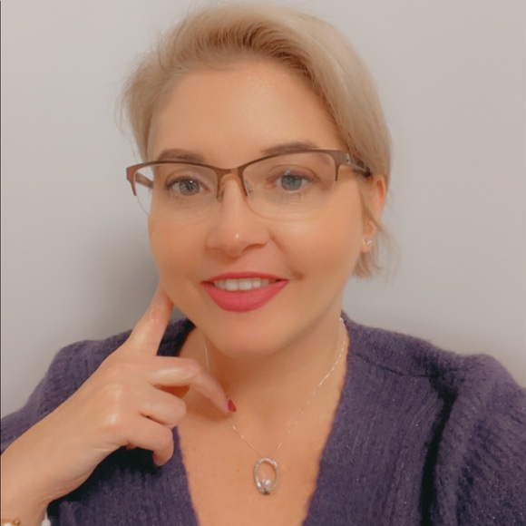 Meet your Posher, Jennie - Picture 2 of 3